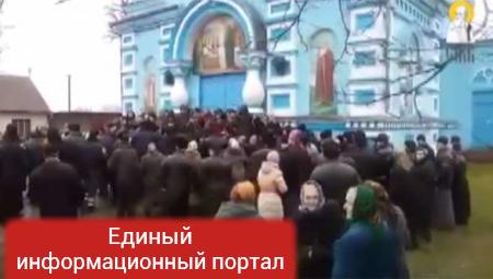 Украинские нацисты держат в заложниках прихожан в храме под Ровно (ВИДЕО)
