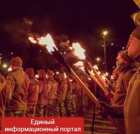 Факельное шествие в Мариуполе оказалось гастролями приезжих нацистов (ФОТО)