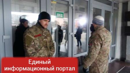 «Правый сектор» взял под контроль здание Днепропетровского горсовета (ВИДЕО)