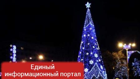 Вместо новогодней елки в Днепропетровске установили рекламу (ВИДЕО)