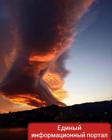 Крымский закат и свинья под Радой: фото дня